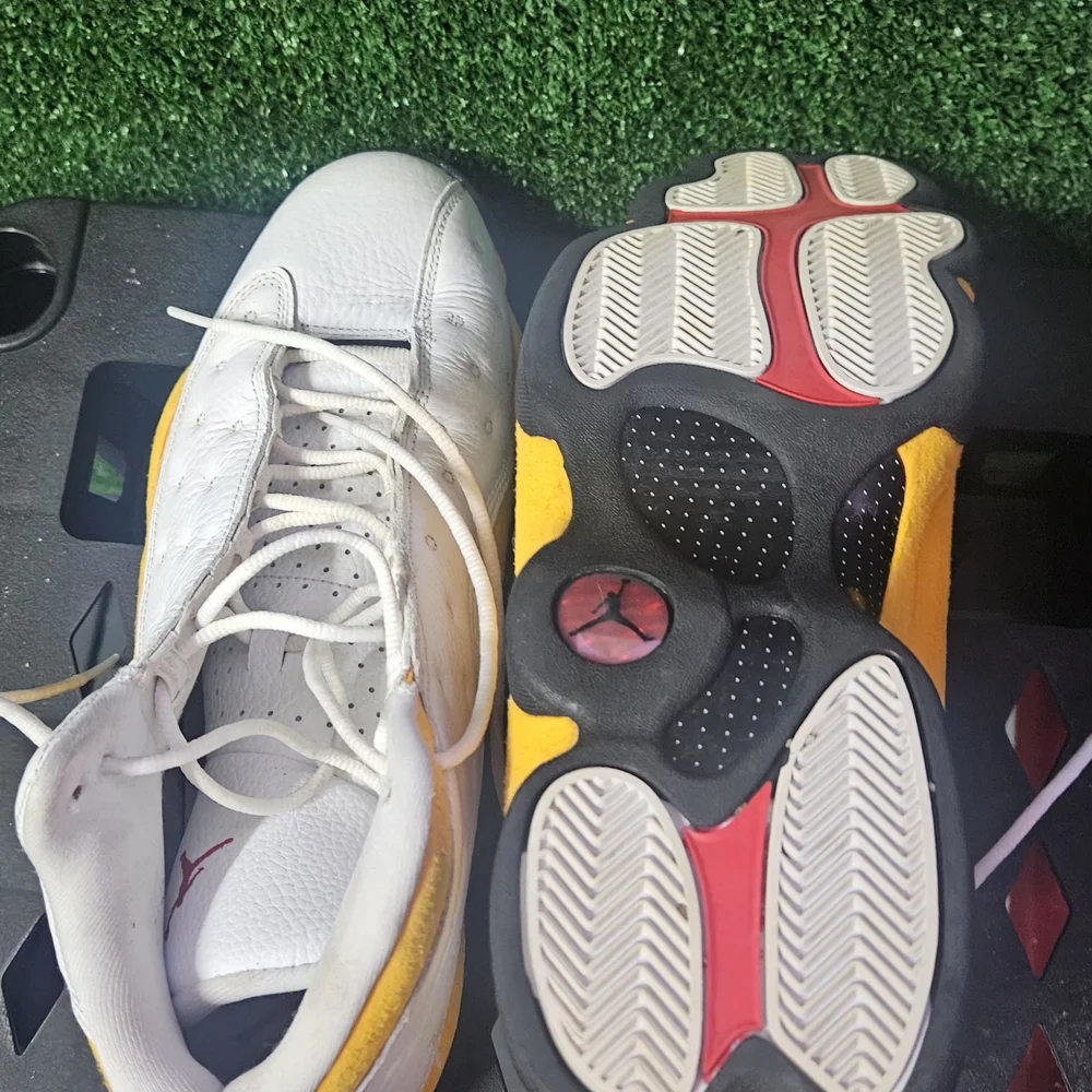 Jordan Athletic Shoes White and Yellow - Picture 4 of 5